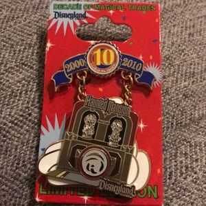 Disney Limited Edition The Haunted Mansion Pin